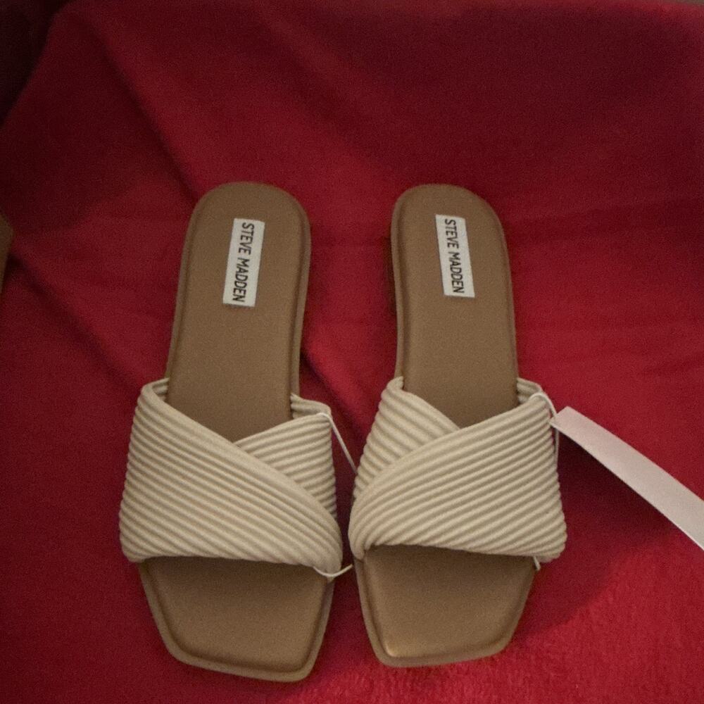 Womenβs Steve Madden Sandals Size 8